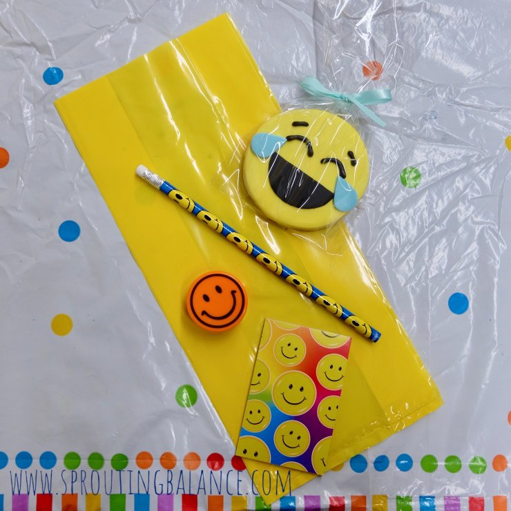 Let's Make Faces - Goody Bag | www.sproutingbalance.com | #4cats #emoji #bestie #birthday #party #goodie #bags